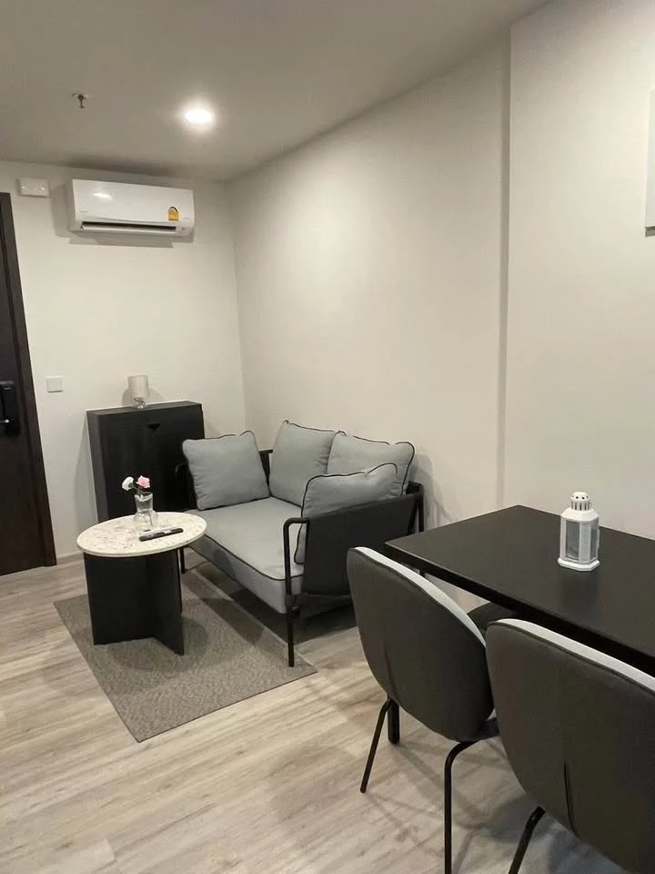ให้เช่า XT Huaikhwang 1 ห้องนอน 1 ห้องน้ำ พื้นที่ใช้สอยเยอะ มาพร้อมเฟอร์ครบชุด รีบจองเลย