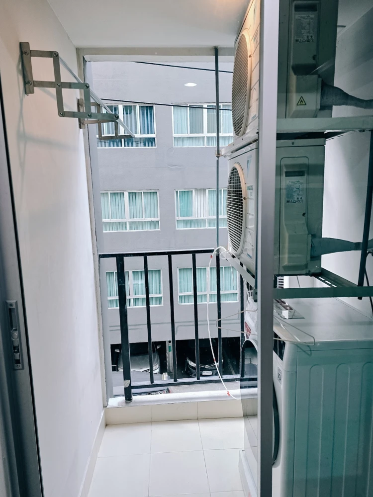 ให้เช่า You 3 Condo ชั้น 3 อาคาร B ห้องเย็นตลอดทั้งวันแน่นอน โดดแดดไม่มาก เฟอร์นิเจอร์ครบชุด ย้ายกระเป๋าเข้าอยู่ได้เลย