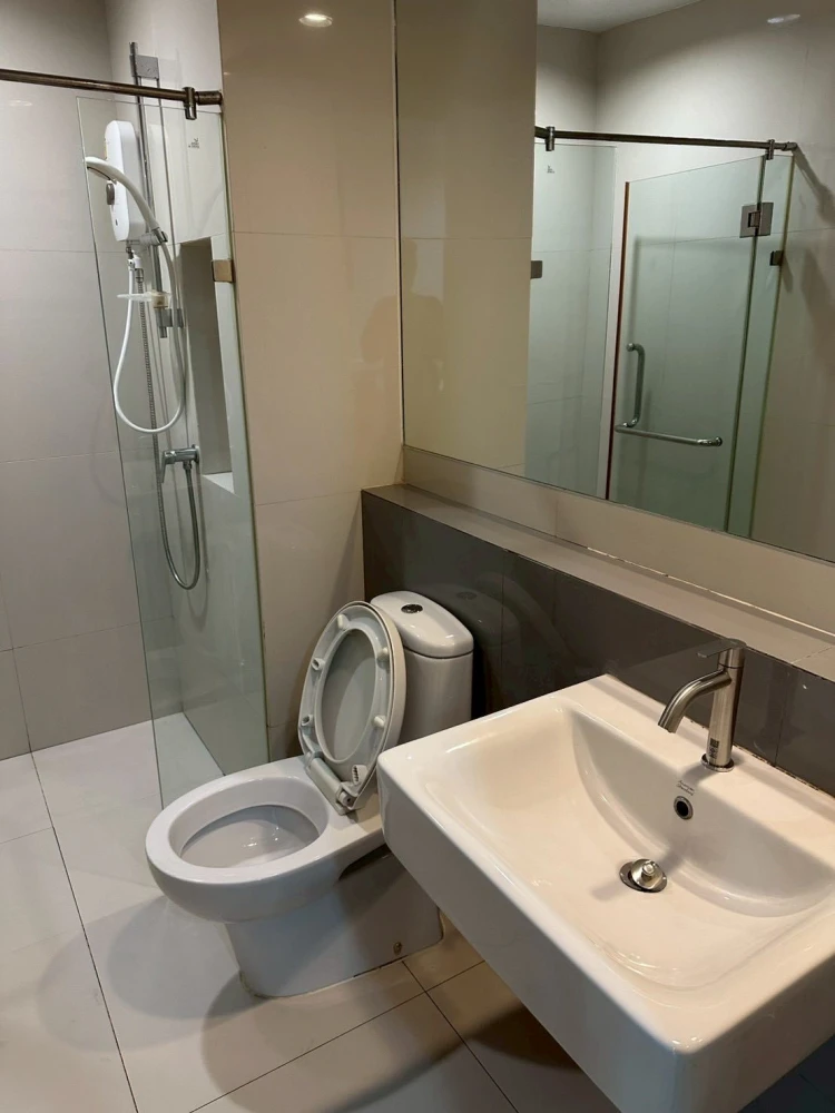 ให้เช่า Zelle Rattanathibet ห้องพร้อมอยู่ ราคาสบายกระเป๋า เฟอร์พร้อม จองเลย