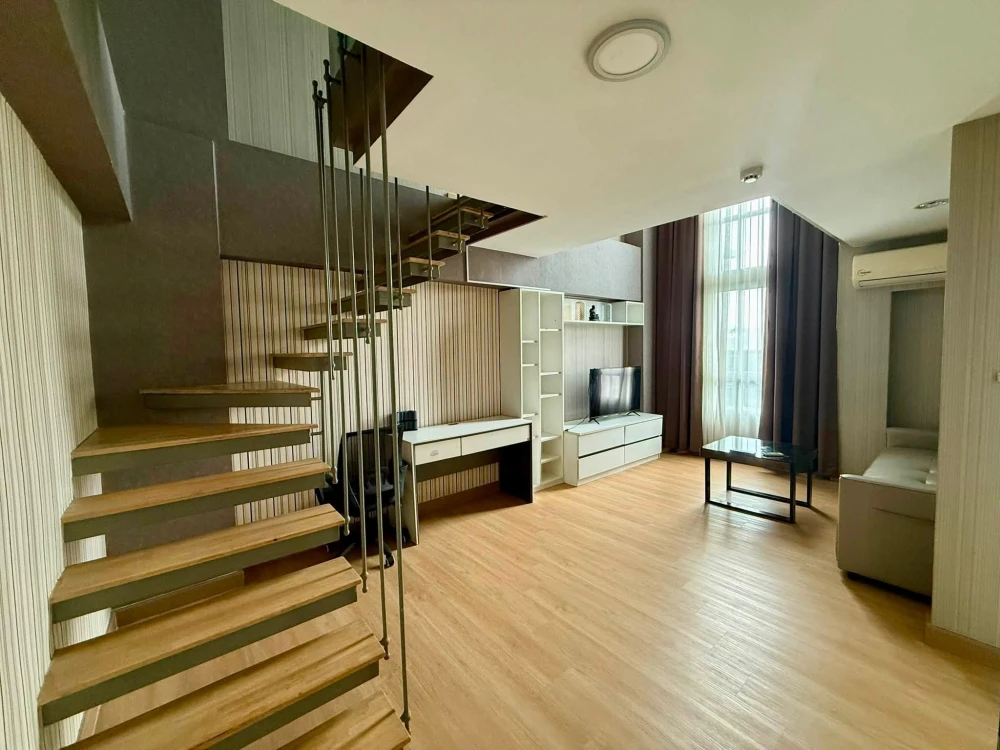 ให้เช่า Zoom Condo Place ห้อง Duplex 2 ชั้น ห้องแต่งครบ จองเลย ห้ามพลาด