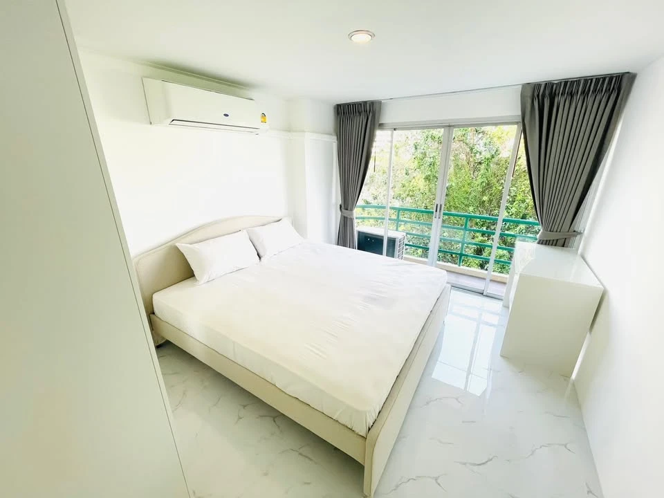 📍 Condo in a great location near Rama IV, convenient transportation, close to BTS and expressway.