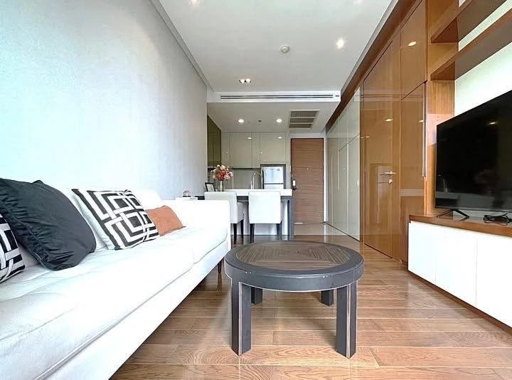 🏢  ให้เช่า คอนโดหรู เดอะ เเอดเดรส สุขุมวิท28 พร้อมอ่างจากุซซี่