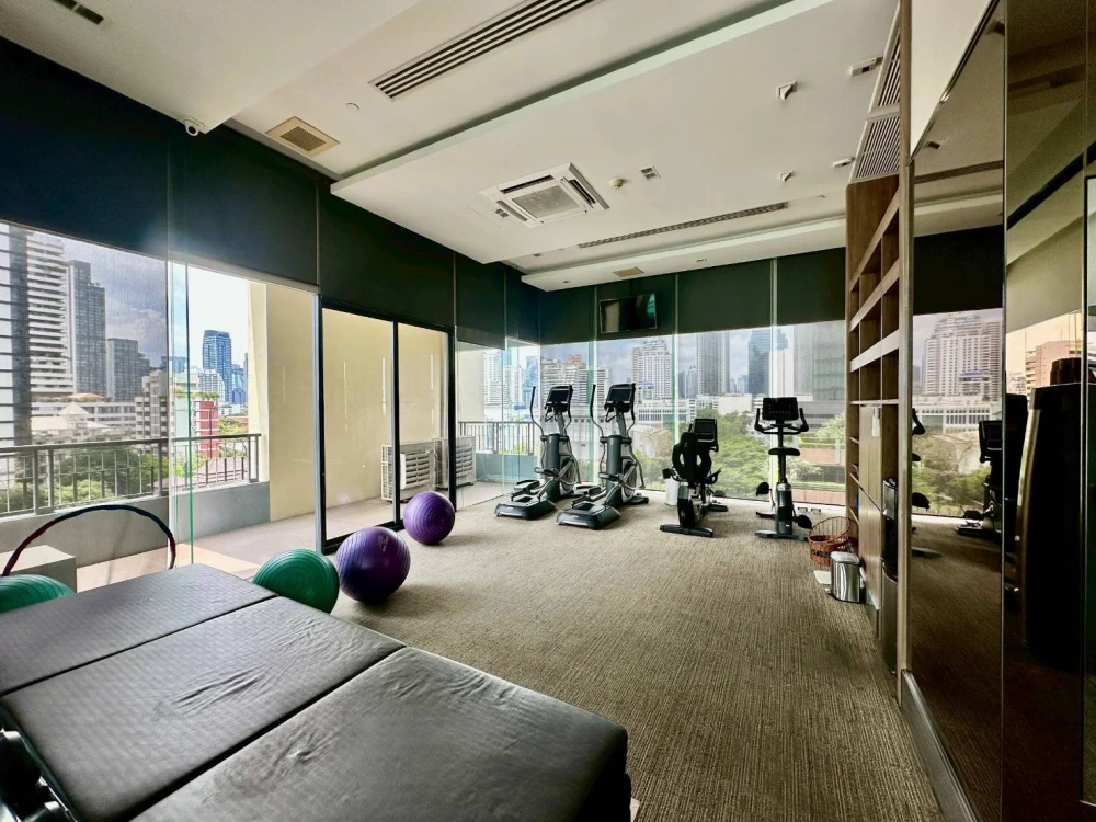 🏠🌃 ให้เช่า คอนโด คิว อโศก  🏠🌃