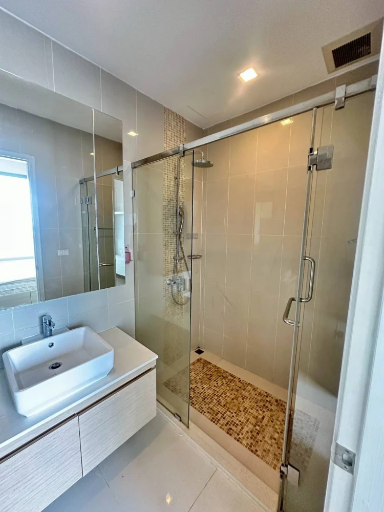 🏠🌃 ให้เช่า คอนโด คิว อโศก  🏠🌃