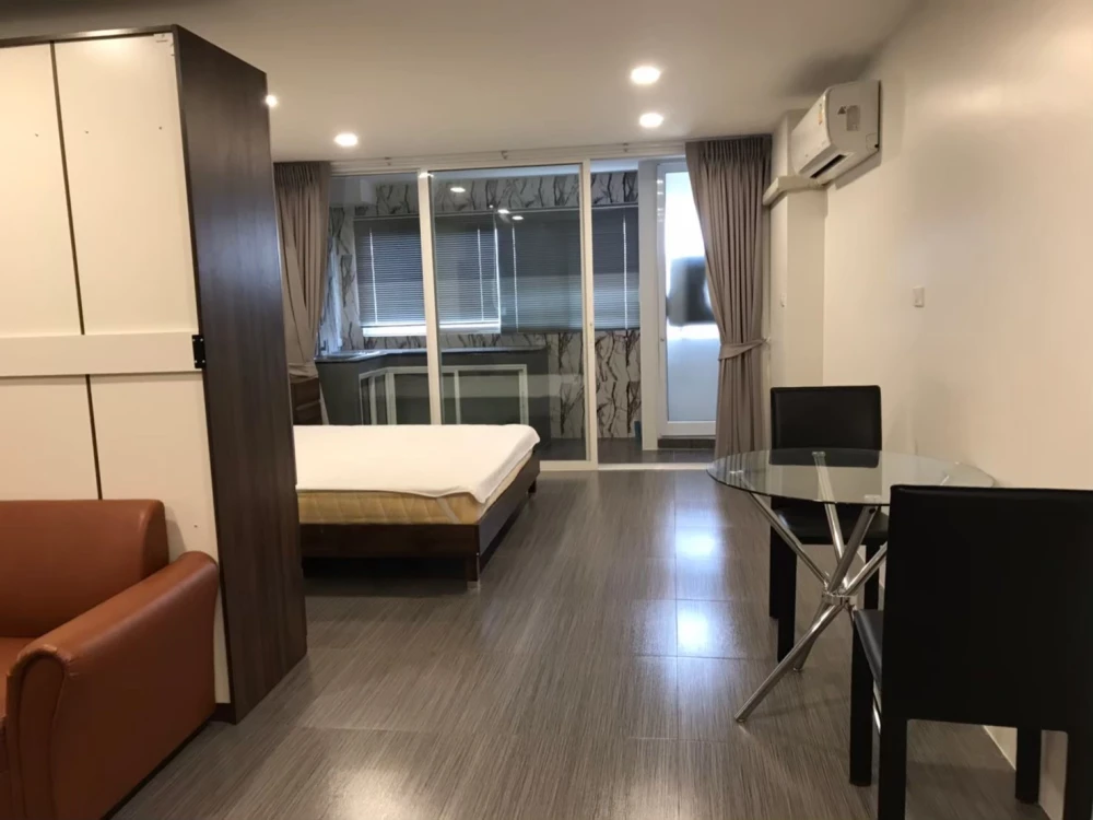 🏠🌃  ให้เช่า  คอนโด ไอทีเอฟ สีลม พาเลส  🏠🌃