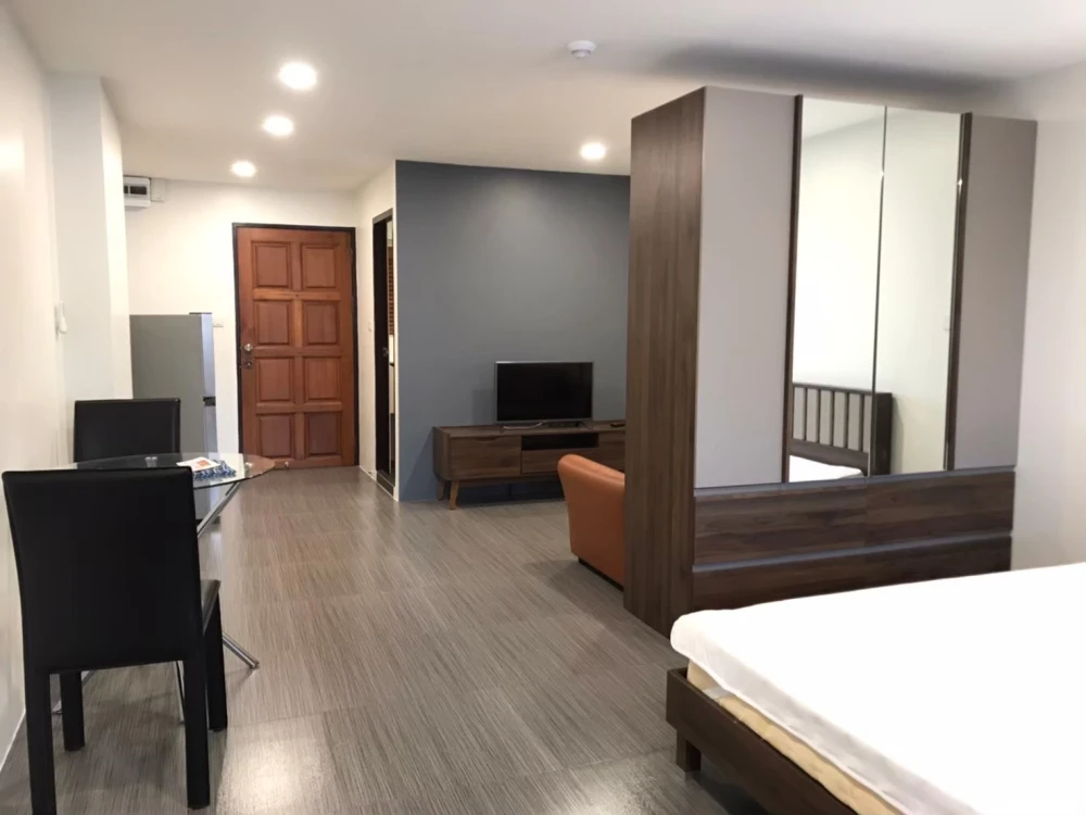 🏠🌃  ให้เช่า  คอนโด ไอทีเอฟ สีลม พาเลส  🏠🌃