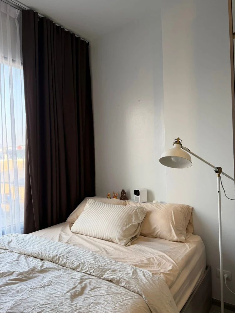 🏢 Condo for rent: Knightsbridge Kaset Society 🚆 Right next to BTS Sena Station, in front of the condo.