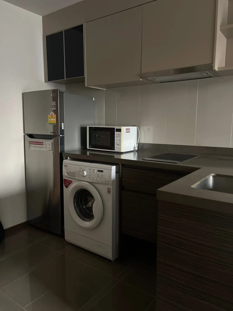 🧁🏙️ ให้เช่า Onyx Phaholyothin | ห้องใหญ่ 1 นอน วิวสระ ใกล้ BTS เพียง 190 ม.! 🏙️🧁