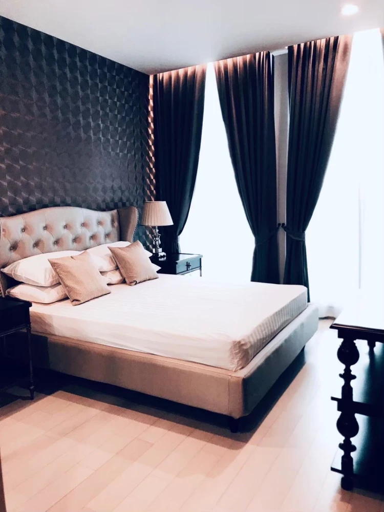 📍 Noble Ploenchit | next to BTS Ploenchit Luxury condo in the heart of the city Traveling is very convenient.