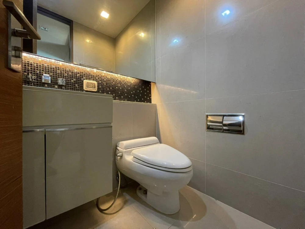 🏠🌃 For Sale / Rent: The Address Sathorn Condo 🏠🌃