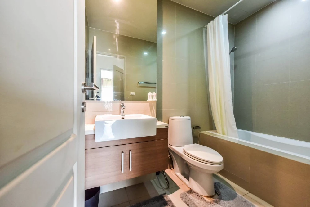 🏙️✨ For Sale & Rent: Noble Refine Condo | 2-Bedroom Corner Unit in the Heart of the City, Ready to Move In! ✨🏙️
