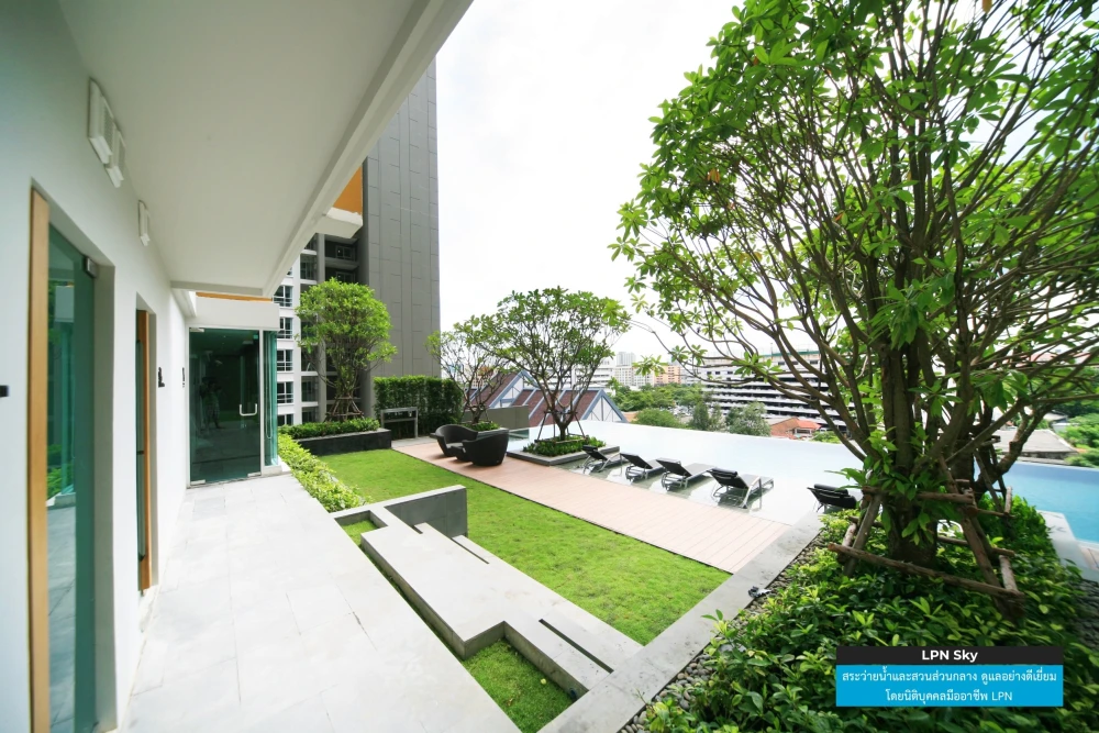 Selling U Delight @ Jatujak Station, a rare corner unit with unobstructed city views, close to BTS and MRT.