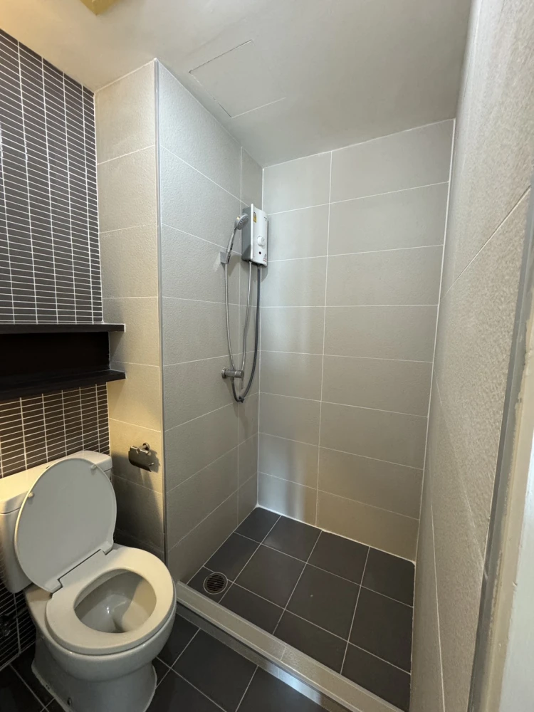 Condo for Sale: The Leaf Phatthanakan | Cozy South-Facing Unit with Comfortable Living Atmosphere