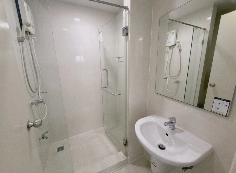 🏡✨ Condo for sale: iCondo Sukhumvit 105 | Large 2-bedroom unit with parking right in front of the unit. A worthwhile investment! ✨🏡
