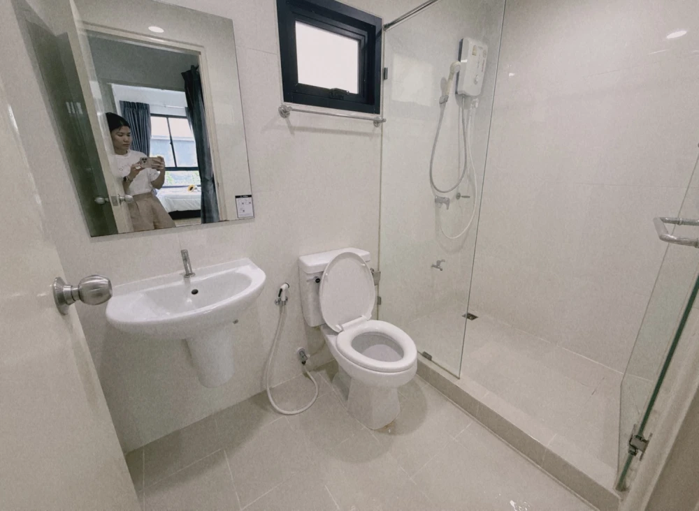 🏡✨ Condo for sale: iCondo Sukhumvit 105 | Large 2-bedroom unit with parking right in front of the unit. A worthwhile investment! ✨🏡