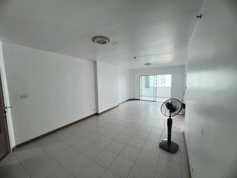 🏠🌃 Urgent Sale: Supalai Park Kaset Condo 🏠🌃