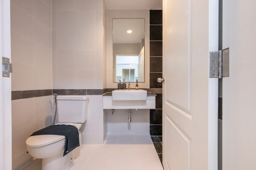 🏠🌃 Urgent Sale: A Space Sukhumvit 77 Condo 🏠🌃