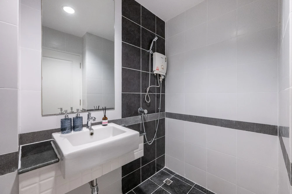 🏠🌃 Urgent Sale: A Space Sukhumvit 77 Condo 🏠🌃