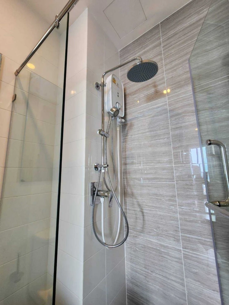 🏙️✨ For Sale/Rent: Knightsbridge Prime Onnut – Fully Built-in Modern Unit! ✨🏙️