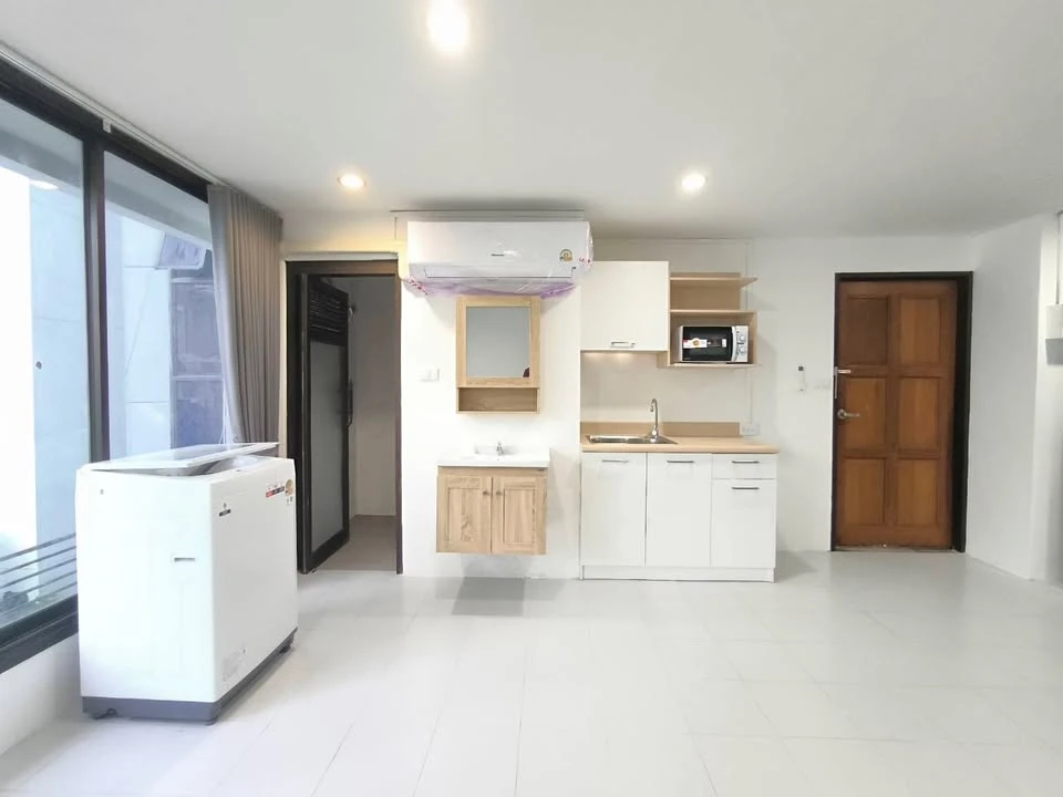 📍 Condo in a prime location in the heart of Thonglor 11. Conveniently located near restaurants, cafes, and lifestyle venues.
