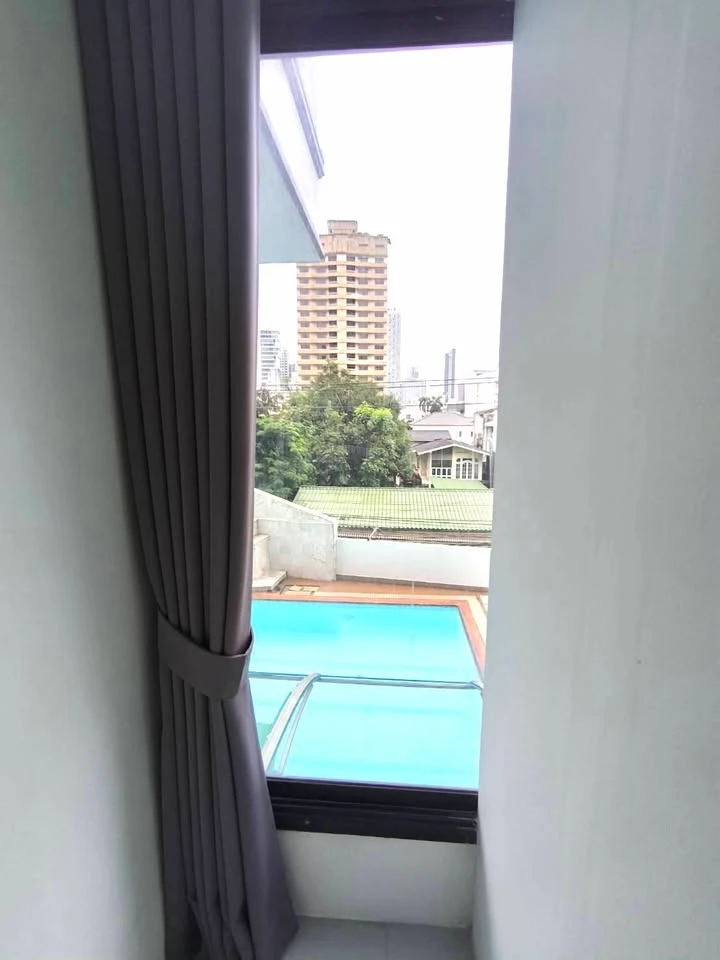 📍 Condo in a prime location in the heart of Thonglor 11. Conveniently located near restaurants, cafes, and lifestyle venues.