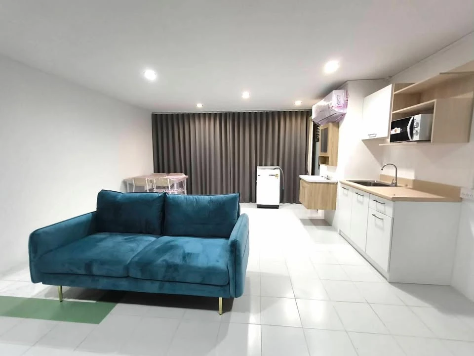 📍 Condo in a prime location in the heart of Thonglor 11. Conveniently located near restaurants, cafes, and lifestyle venues.