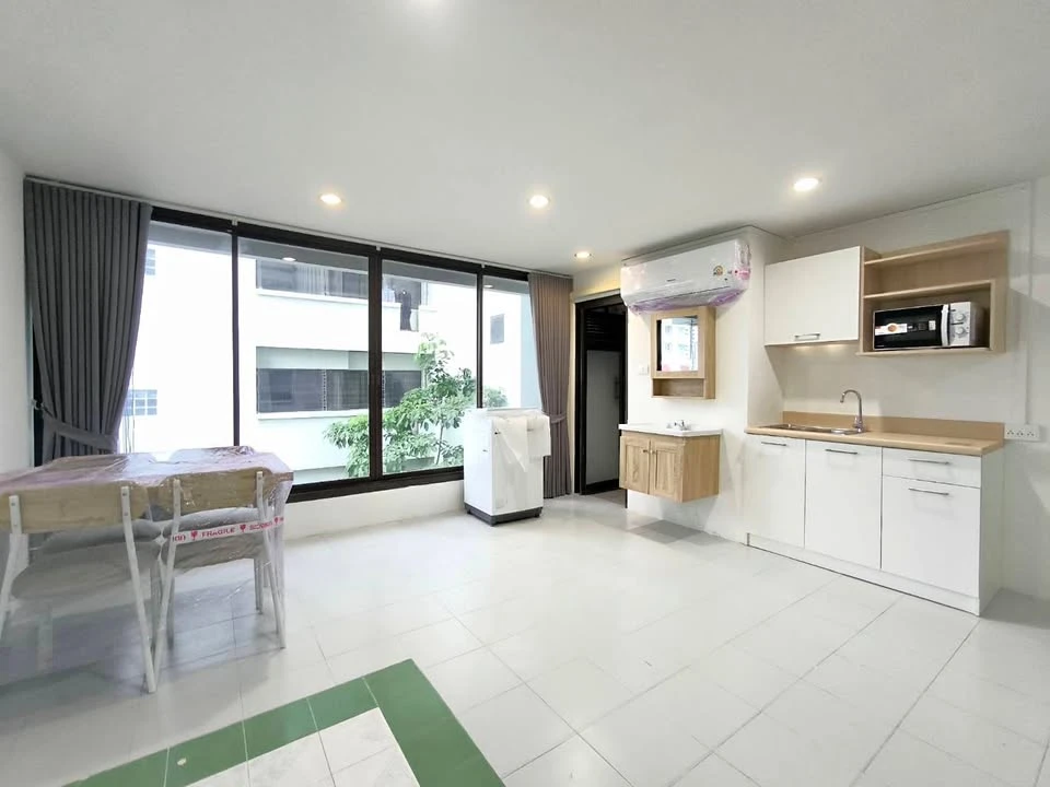 📍 Condo in a prime location in the heart of Thonglor 11. Conveniently located near restaurants, cafes, and lifestyle venues.