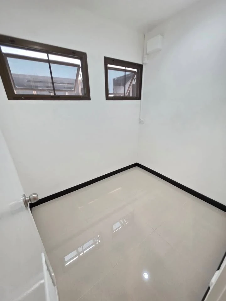 📍 Condo in a great location in the heart of Thonglor 11. Convenient transportation, close to restaurants, cafes, and lifestyle venues.