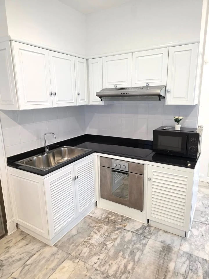 📍 Condo in a great location in the heart of Thonglor 11. Convenient transportation, close to restaurants, cafes, and lifestyle venues.