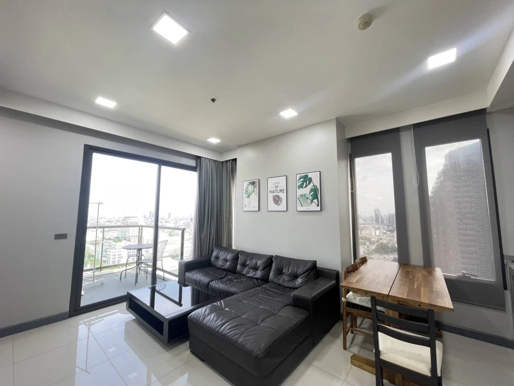 Luxury 2BR High Floor City View – M Phayathai
