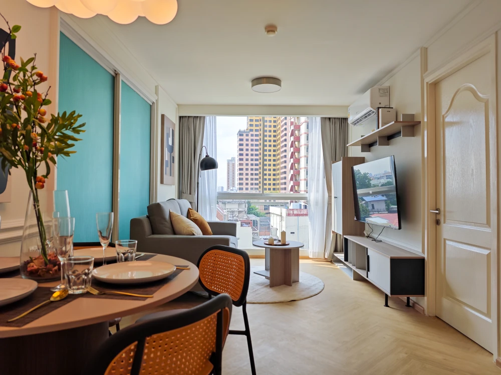 🌟 Rare unit available for rent at Chateau In Town Phaholyothin 11, in the heart of Ari! 🏡🌆