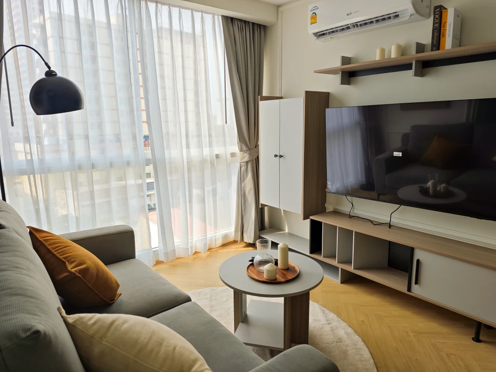 🌟 Rare unit available for rent at Chateau In Town Phaholyothin 11, in the heart of Ari! 🏡🌆