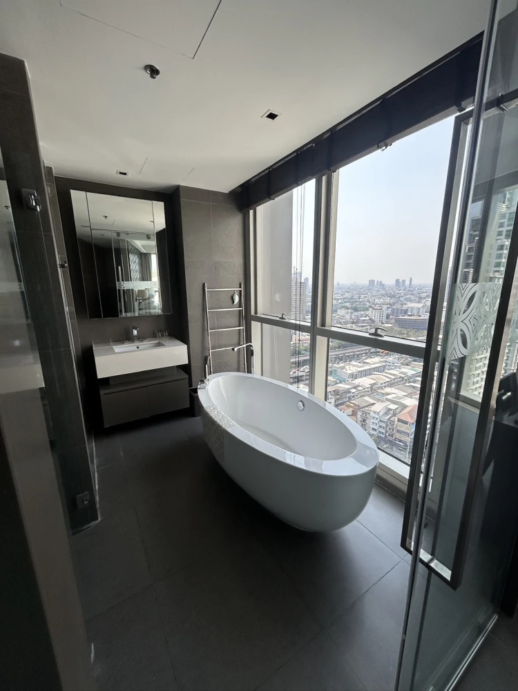 🌊 For rent: The River, luxury condo on the Chao Phraya River, million-dollar view.
