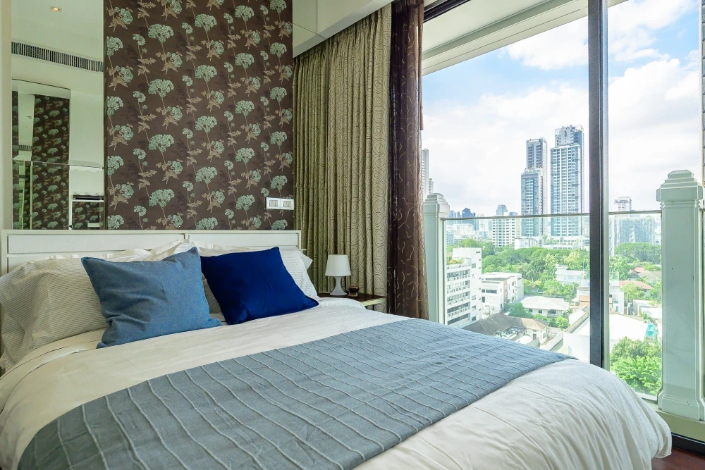 🏢 For Rent: Le Raffine Sukhumvit 39, a luxury condo with a private swimming pool.
