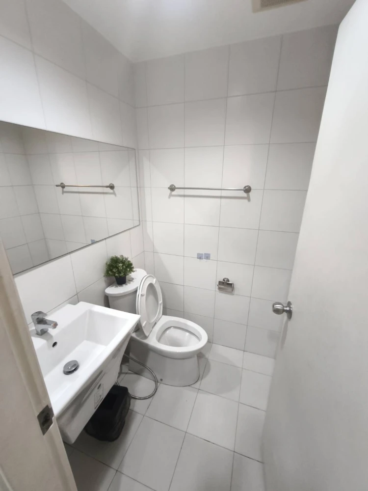 🧡🏙️ For Sale/Rent: Aspire Ngamwongwan – High Floor Peaceful Unit! 🏙️🧡