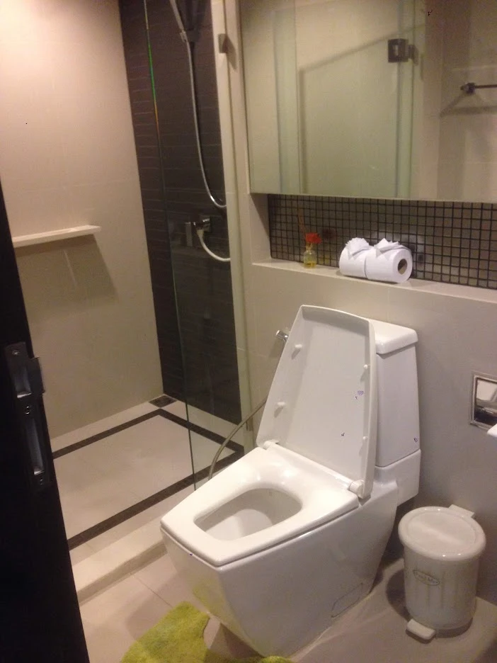 🏙️ Condo for Rent in Sathorn ✨ Spacious unit in a prime city location, ready to move in.