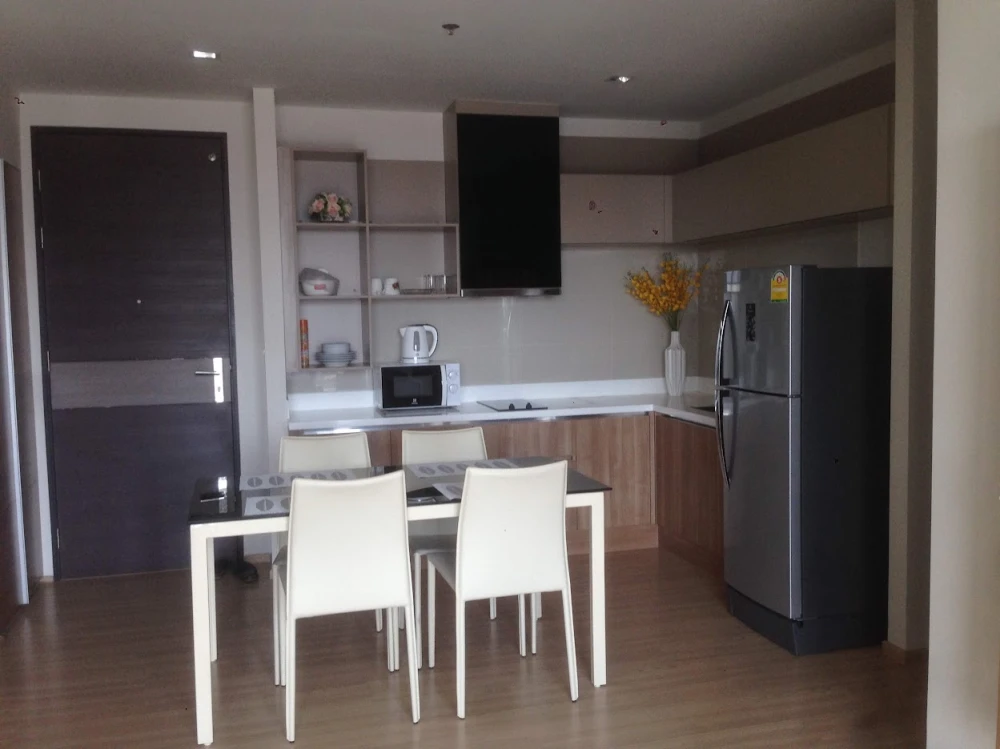 🏙️ Condo for Rent in Sathorn ✨ Spacious unit in a prime city location, ready to move in.