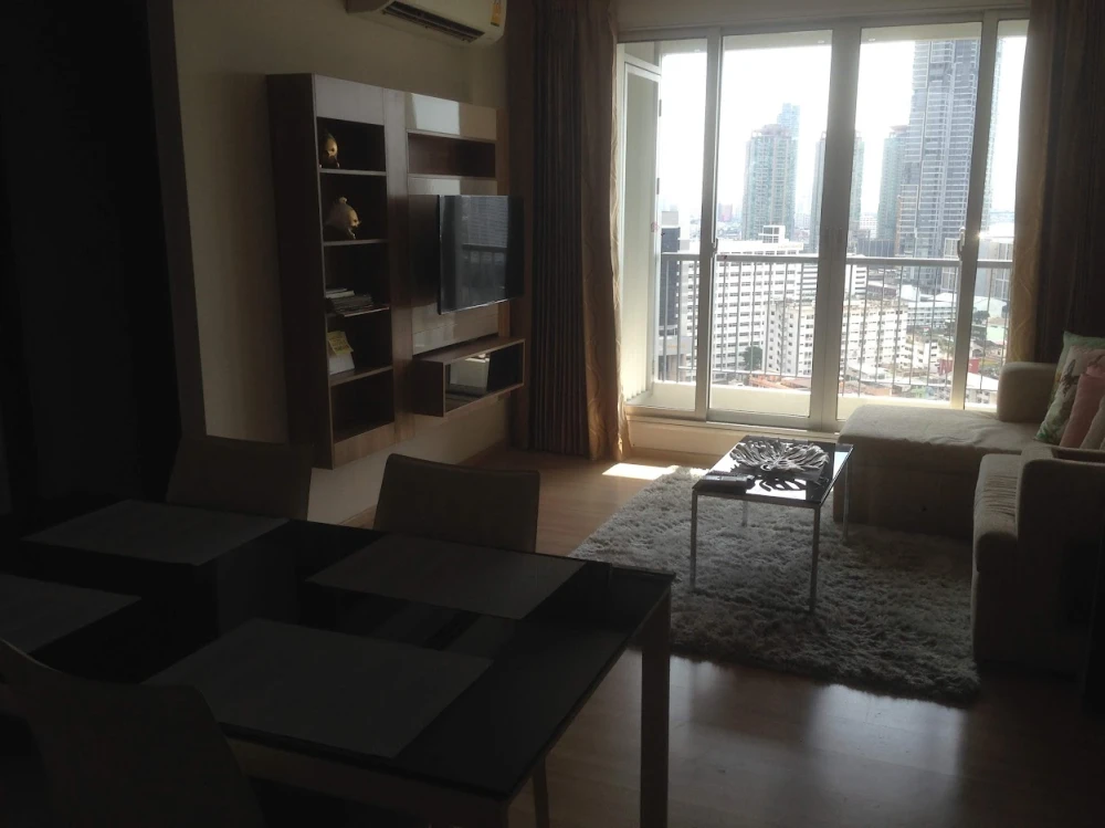 🏙️ Condo for Rent in Sathorn ✨ Spacious unit in a prime city location, ready to move in.