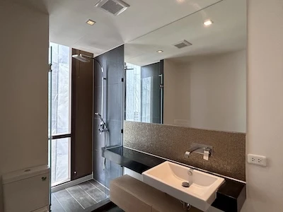 🔥 Best price! For sale/rent The Lofts Ekkamai, beautiful room, open view. The north is not hot, near Gateway and Sukhumvit Hospital.