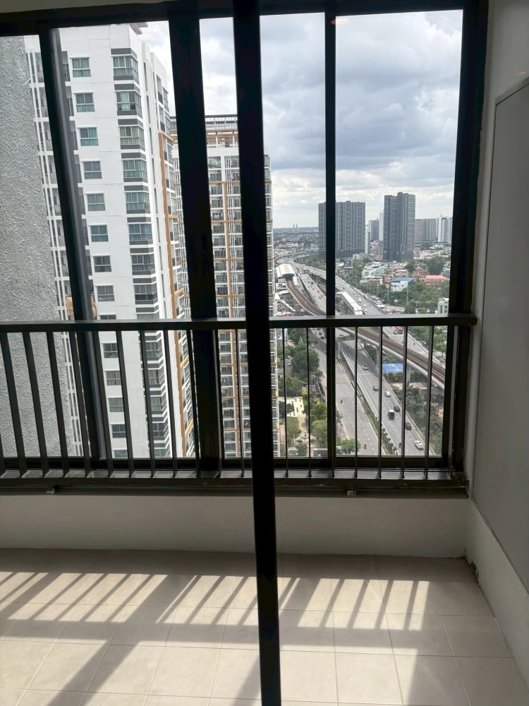 🏢 Corner Unit, Newly Renovated, Wide Balcony, High Floor View