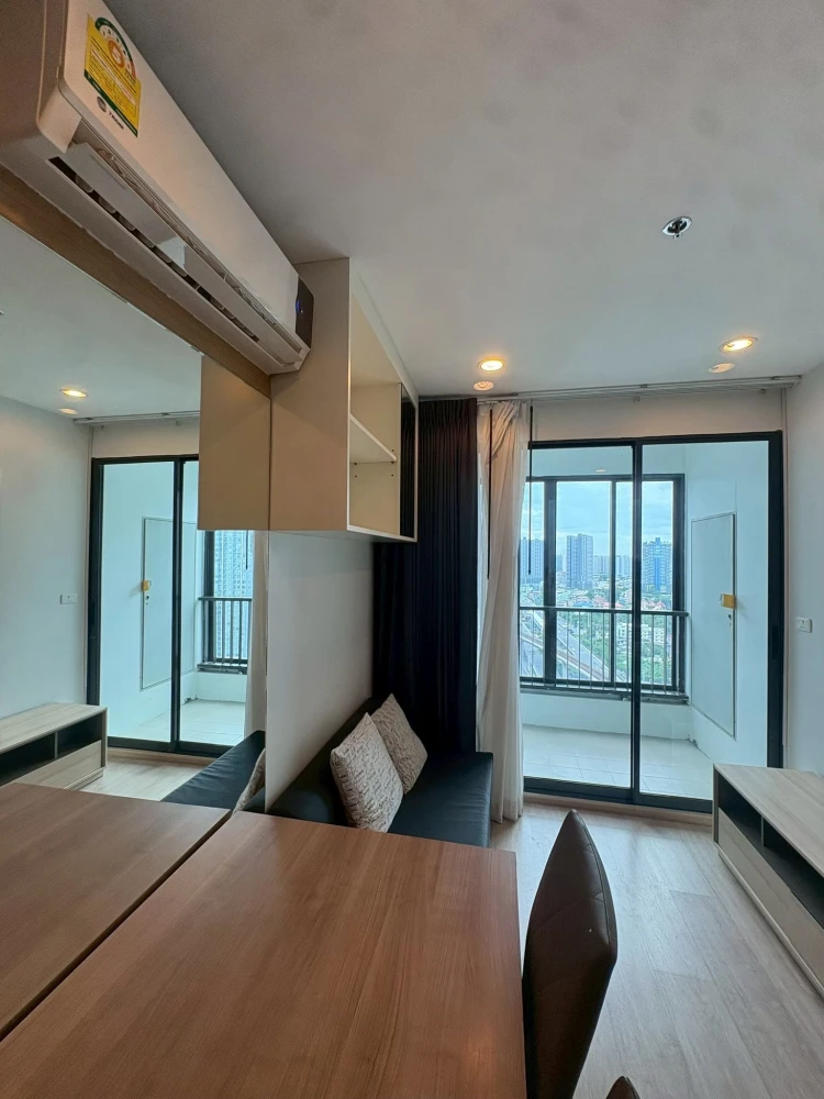 🏢 Corner Unit, Newly Renovated, Wide Balcony, High Floor View