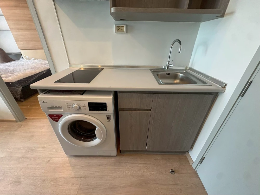 🏢 Corner Unit, Newly Renovated, Wide Balcony, High Floor View
