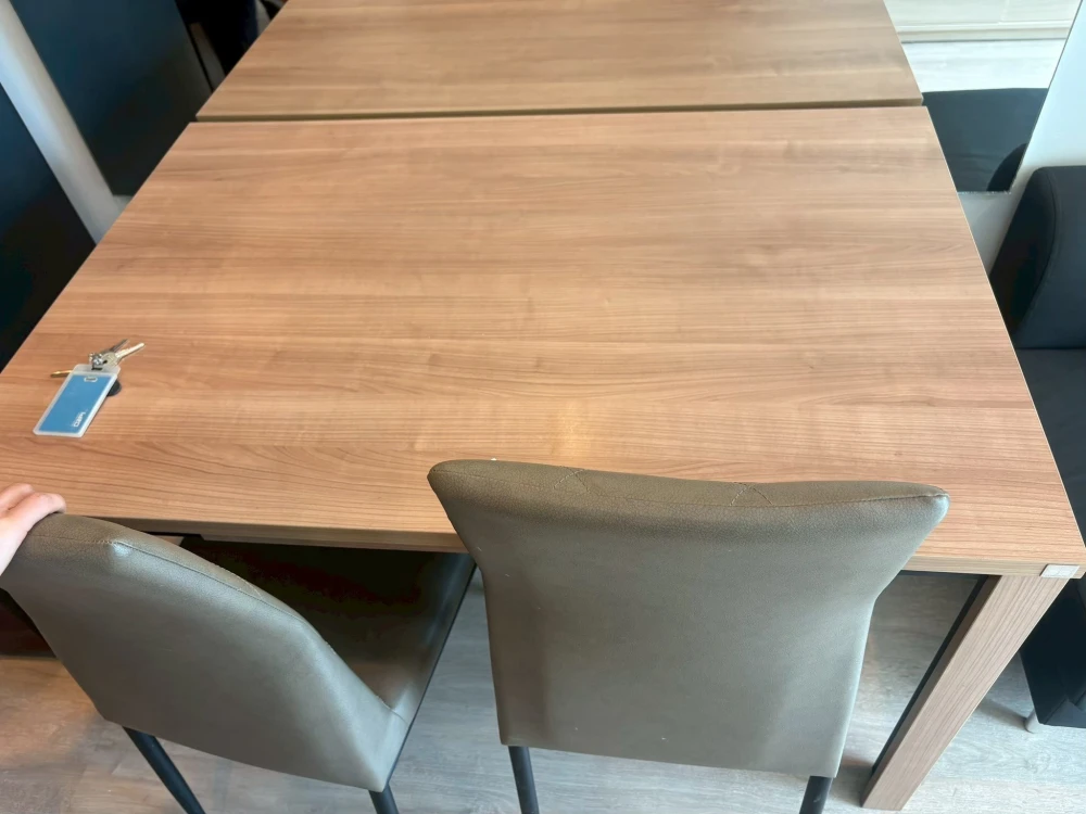🏢 Corner Unit, Newly Renovated, Wide Balcony, High Floor View