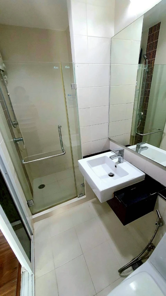 🦋🏙️ Chewathai Ratchaprarop Condo for Rent | Large 2-bedroom unit with pool view, prime city center location! 🏙️🦋