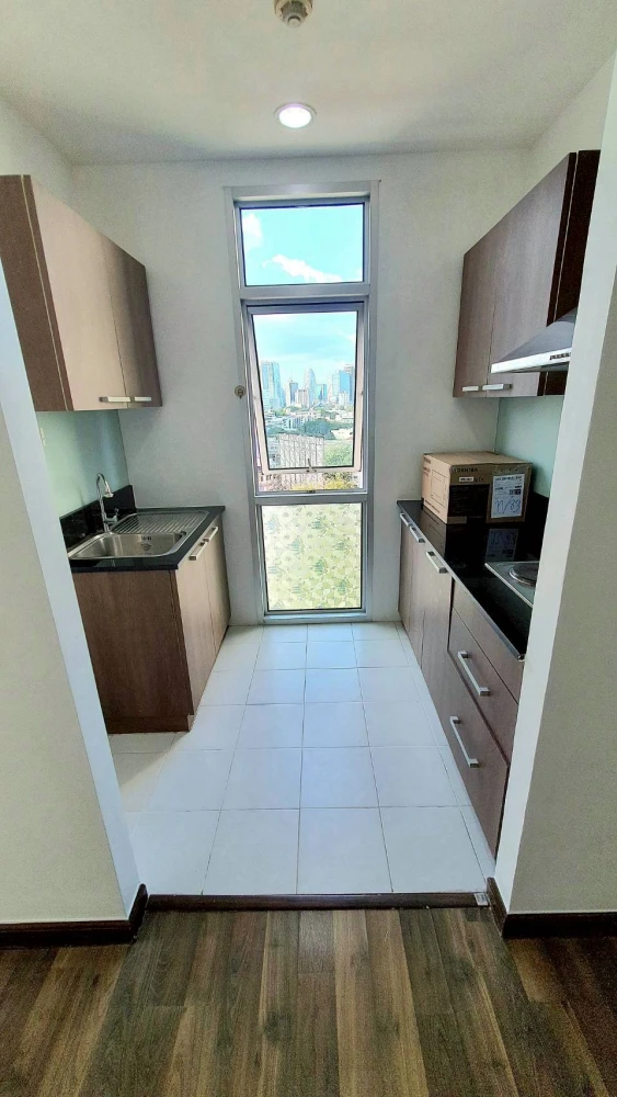 🦋🏙️ Chewathai Ratchaprarop Condo for Rent | Large 2-bedroom unit with pool view, prime city center location! 🏙️🦋