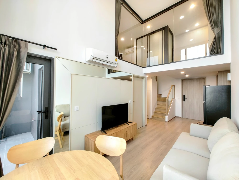 🏙️🌺 For Rent: Life Rama 4 - Asoke Duplex Unit near MRT Queen Sirikit! 🌺🏙️