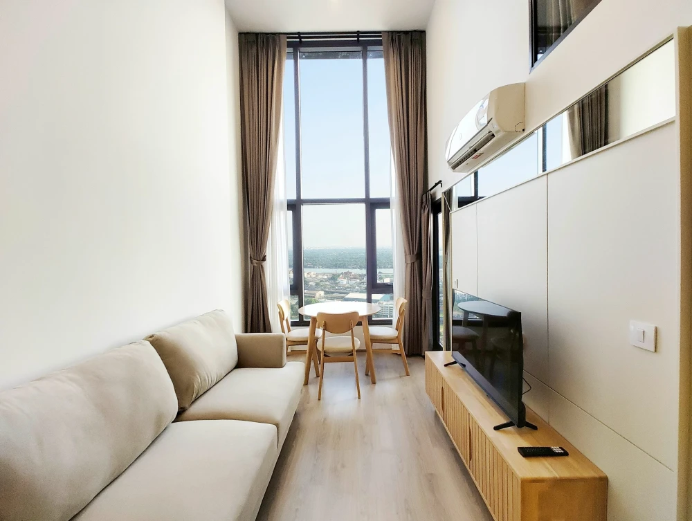 🏙️🌺 For Rent: Life Rama 4 - Asoke Duplex Unit near MRT Queen Sirikit! 🌺🏙️