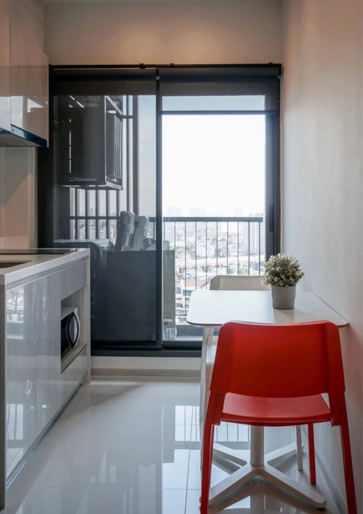 💙🏙️ For Rent: Life Sukhumvit 48 – Stylish High Floor Unit! 🏙️💙