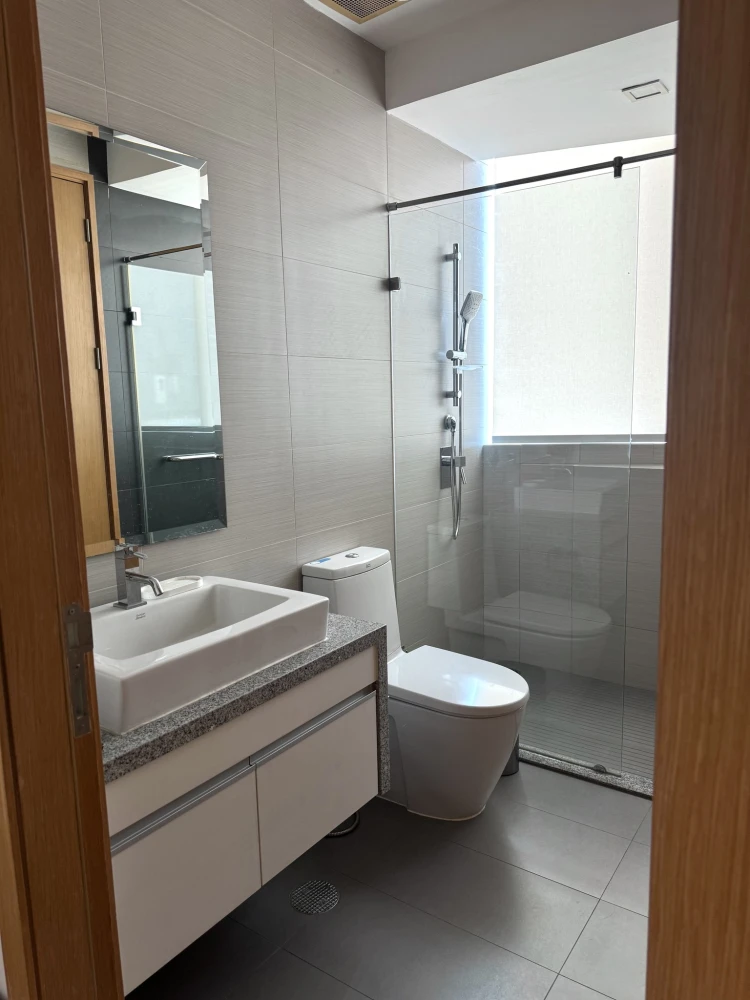 For sale or rent: Millennium Residence @ Sukhumvit 16 | Large, luxurious unit with stunning views, ready to move in.