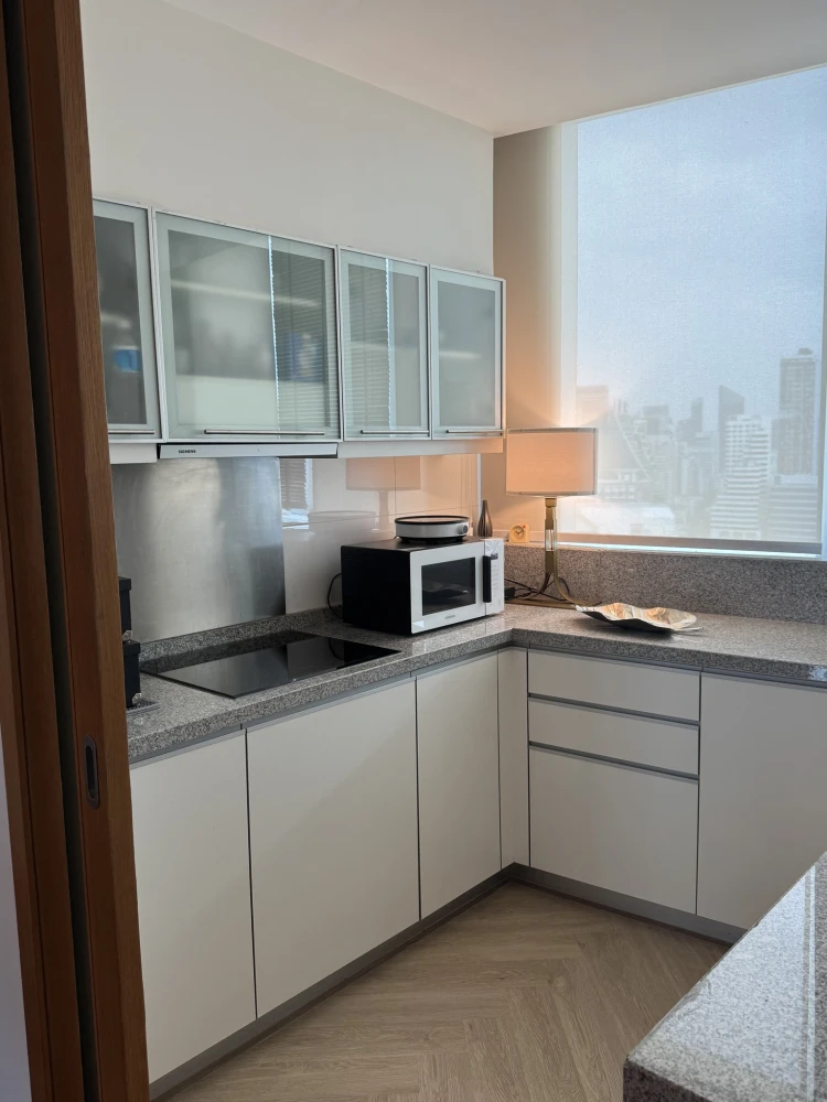 For sale or rent: Millennium Residence @ Sukhumvit 16 | Large, luxurious unit with stunning views, ready to move in.